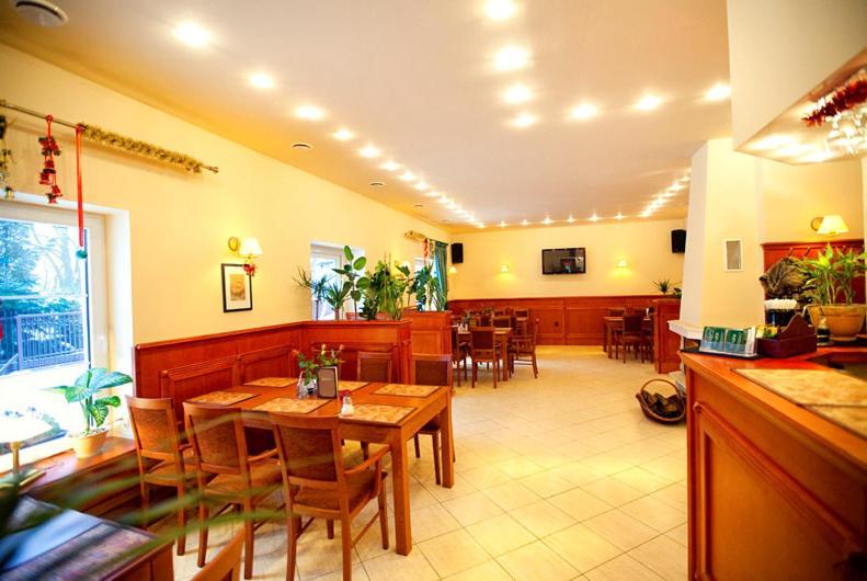 Hotel Korona ซูบีเซ ภายนอก รูปภาพ