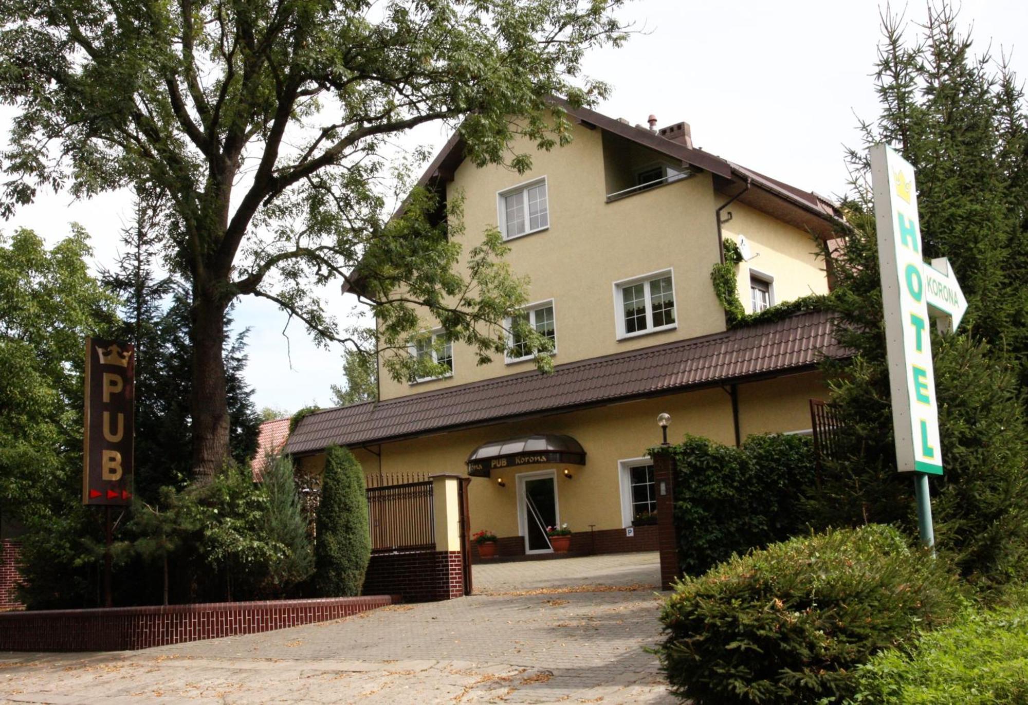 Hotel Korona ซูบีเซ ภายนอก รูปภาพ