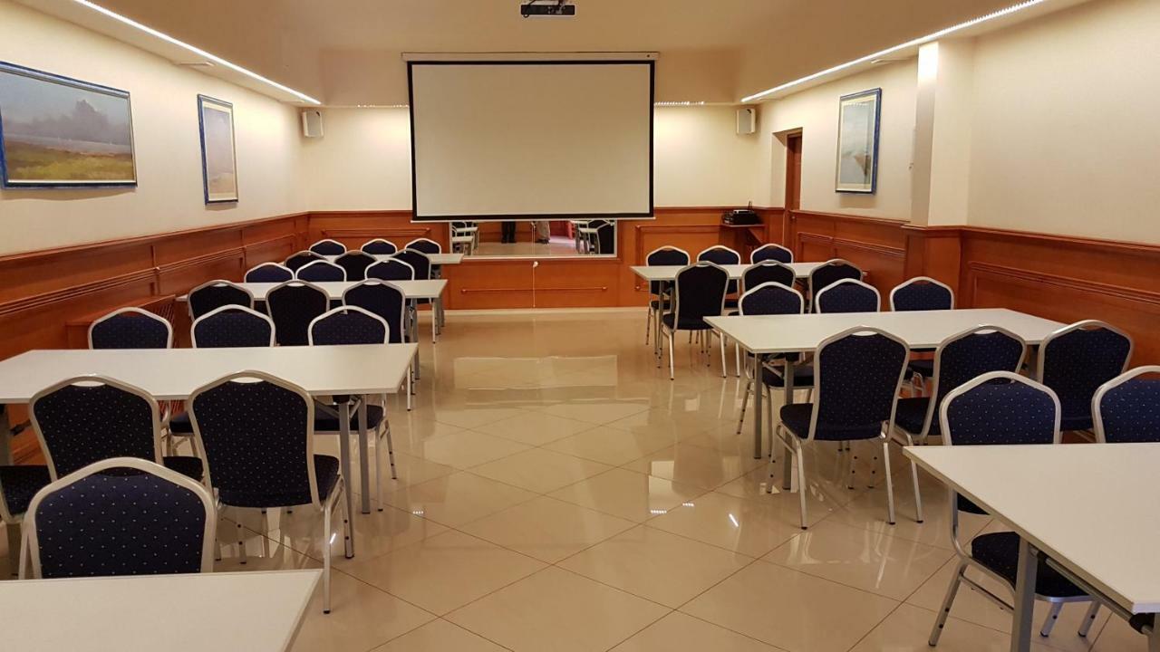 Hotel Korona ซูบีเซ ภายนอก รูปภาพ