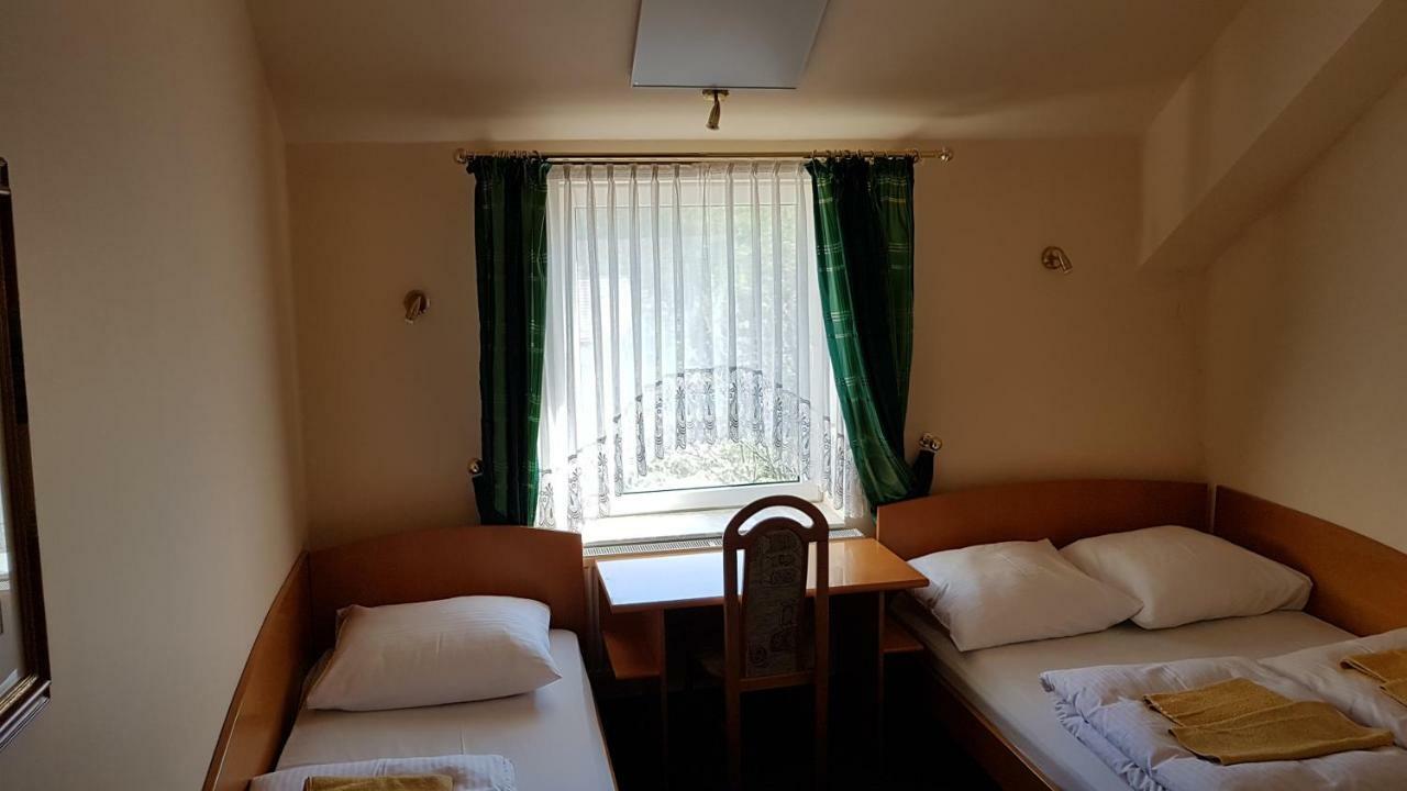 Hotel Korona ซูบีเซ ภายนอก รูปภาพ
